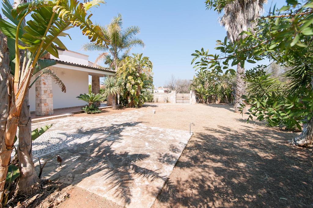 מרינה די מנקוורסה Villa Rose מראה חיצוני תמונה
