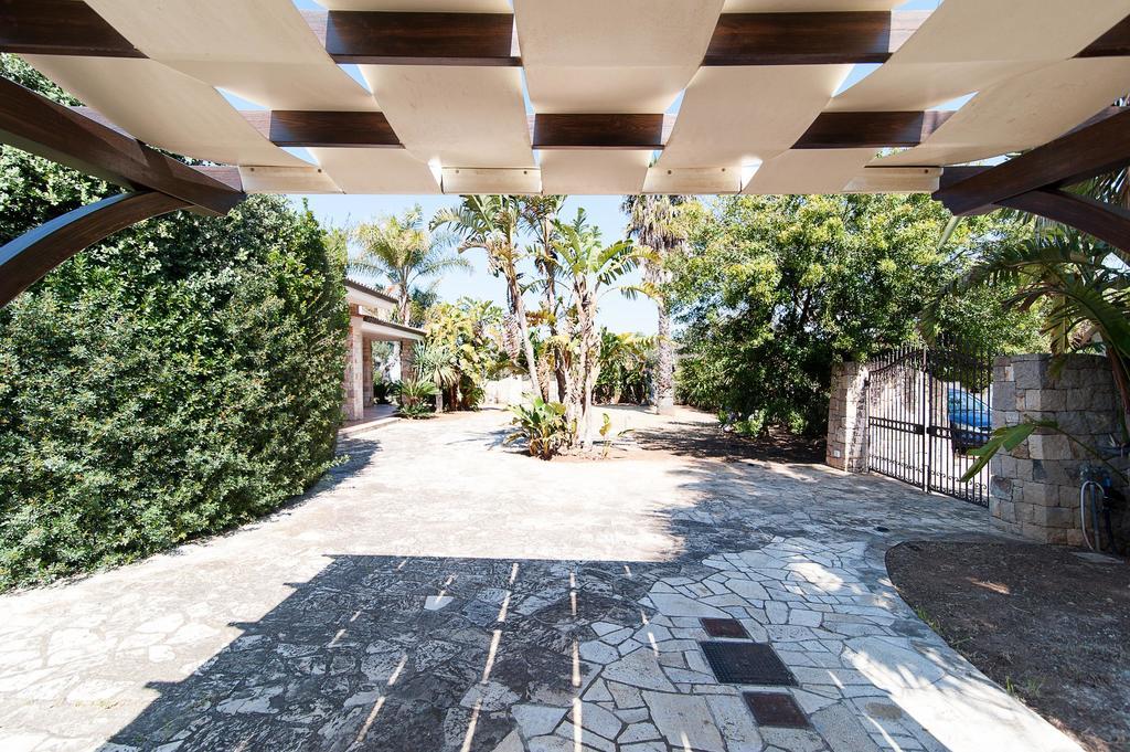 מרינה די מנקוורסה Villa Rose מראה חיצוני תמונה