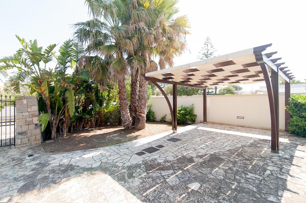 מרינה די מנקוורסה Villa Rose מראה חיצוני תמונה